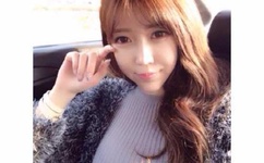 男生对女生迈开腿尝尝你的草莓